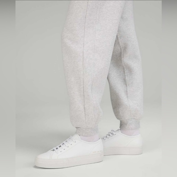 Lululemon Scuba High-Rise Relaxed Jogger in Heathered Core Ultra Light Grey - Picture 8 of 9